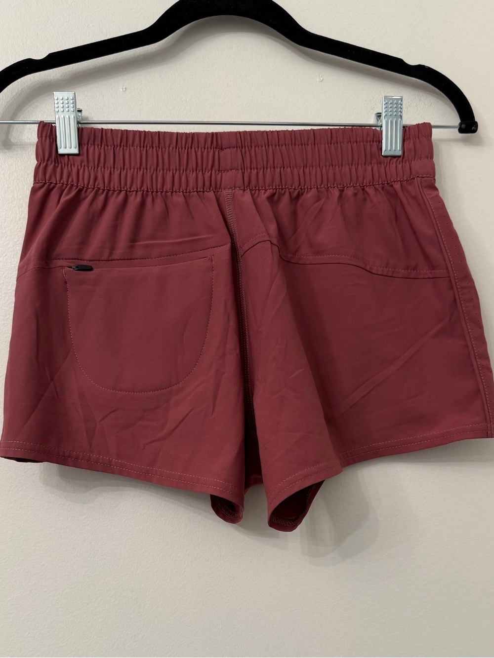 Vuori Women's Maroon Athletic Zip-Pocket Shorts XS - Picture 3 of 11